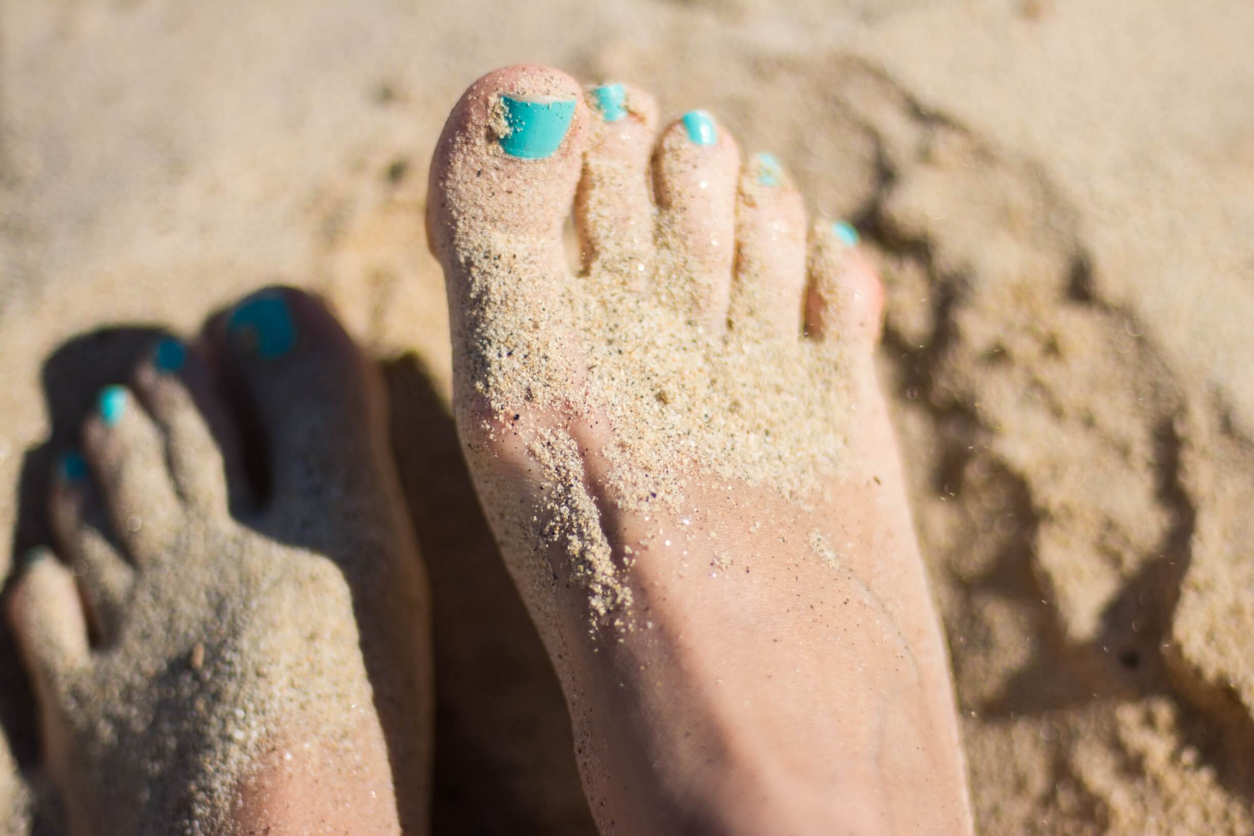 Hawaii toes in the sand